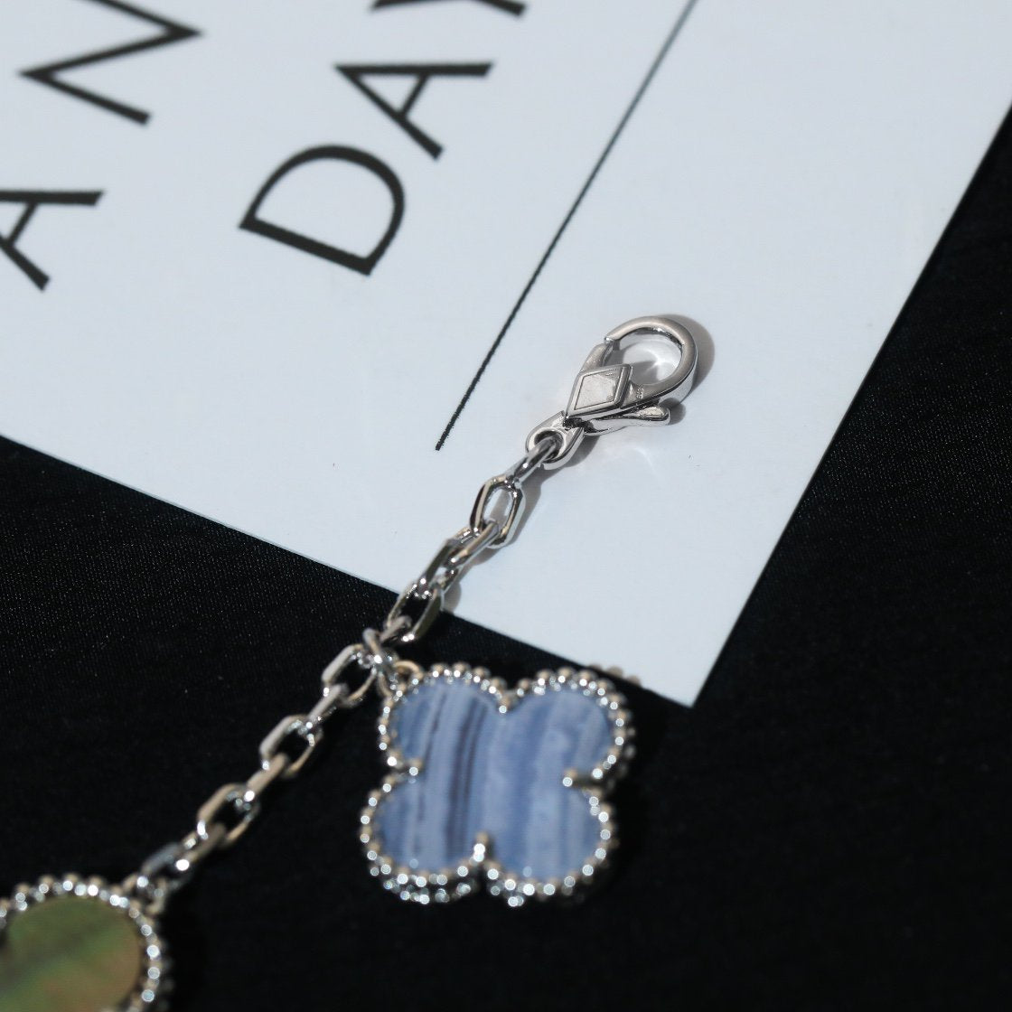[Charm Aries Jewelry]CLOVER BRACELET 5 MOTIFS MOP CHALCEDONY SILVER