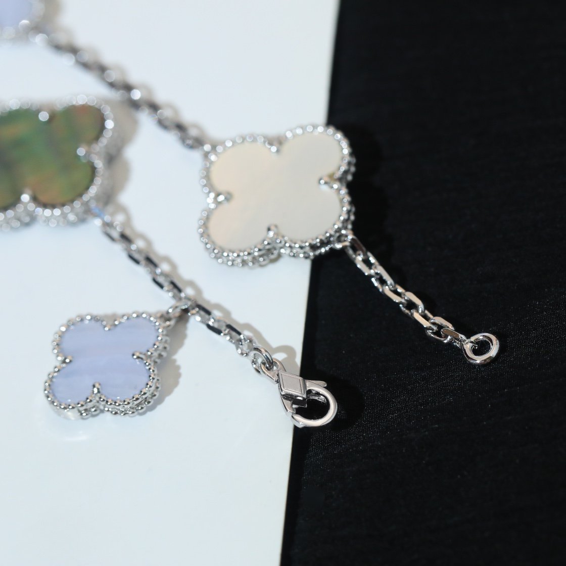 [Charm Aries Jewelry]CLOVER BRACELET 5 MOTIFS MOP CHALCEDONY SILVER