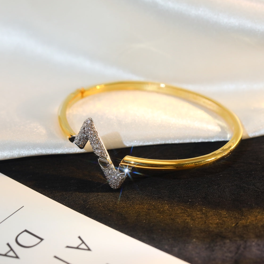 [Charm Aries Jewelry]VOLTE UPSITE DOWN GOLD DIAMOND BRACELET