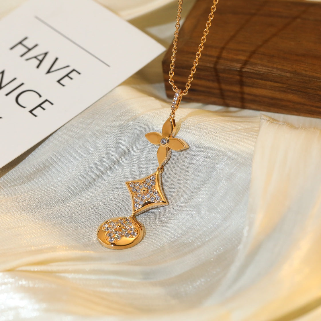 [Charm Aries Jewelry]STAR AND SUN DIAMOND PINK GOLD NECKLACE