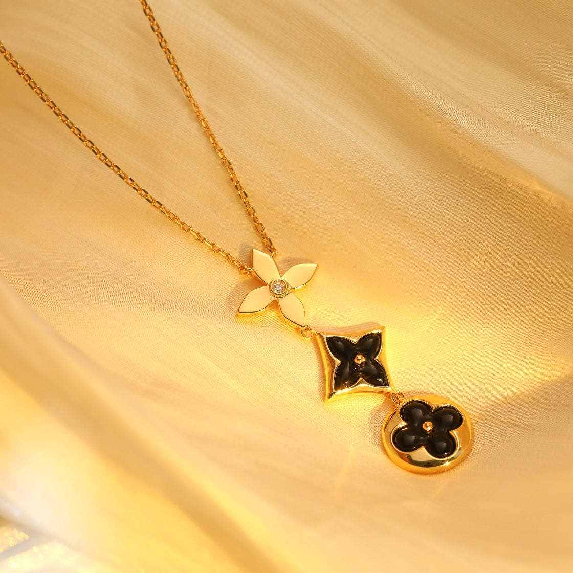 [Charm Aries Jewelry]STAR AND SUN ONYX PINK GOLD NECKLACE