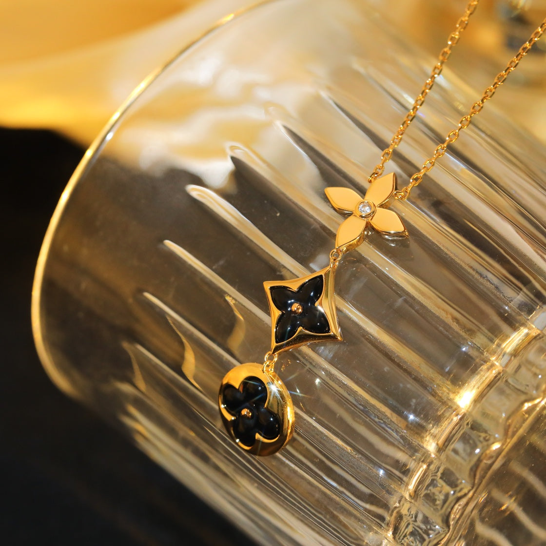[Charm Aries Jewelry]STAR AND SUN ONYX PINK GOLD NECKLACE