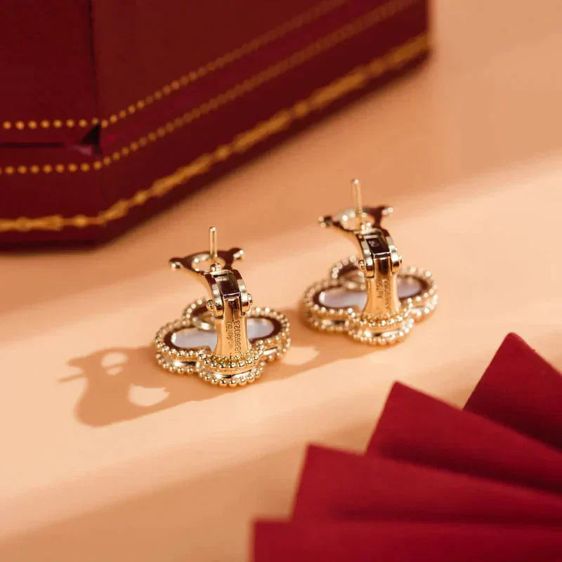 [Charm Aries Jewelry]CLOVER MEDIUM 1 MOTIFS  WHITE MOP STUD EARRINGS
