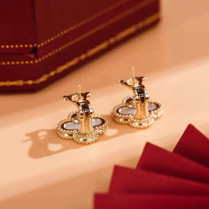 [Charm Aries Jewelry]CLOVER MEDIUM 1 MOTIFS  WHITE MOP STUD EARRINGS