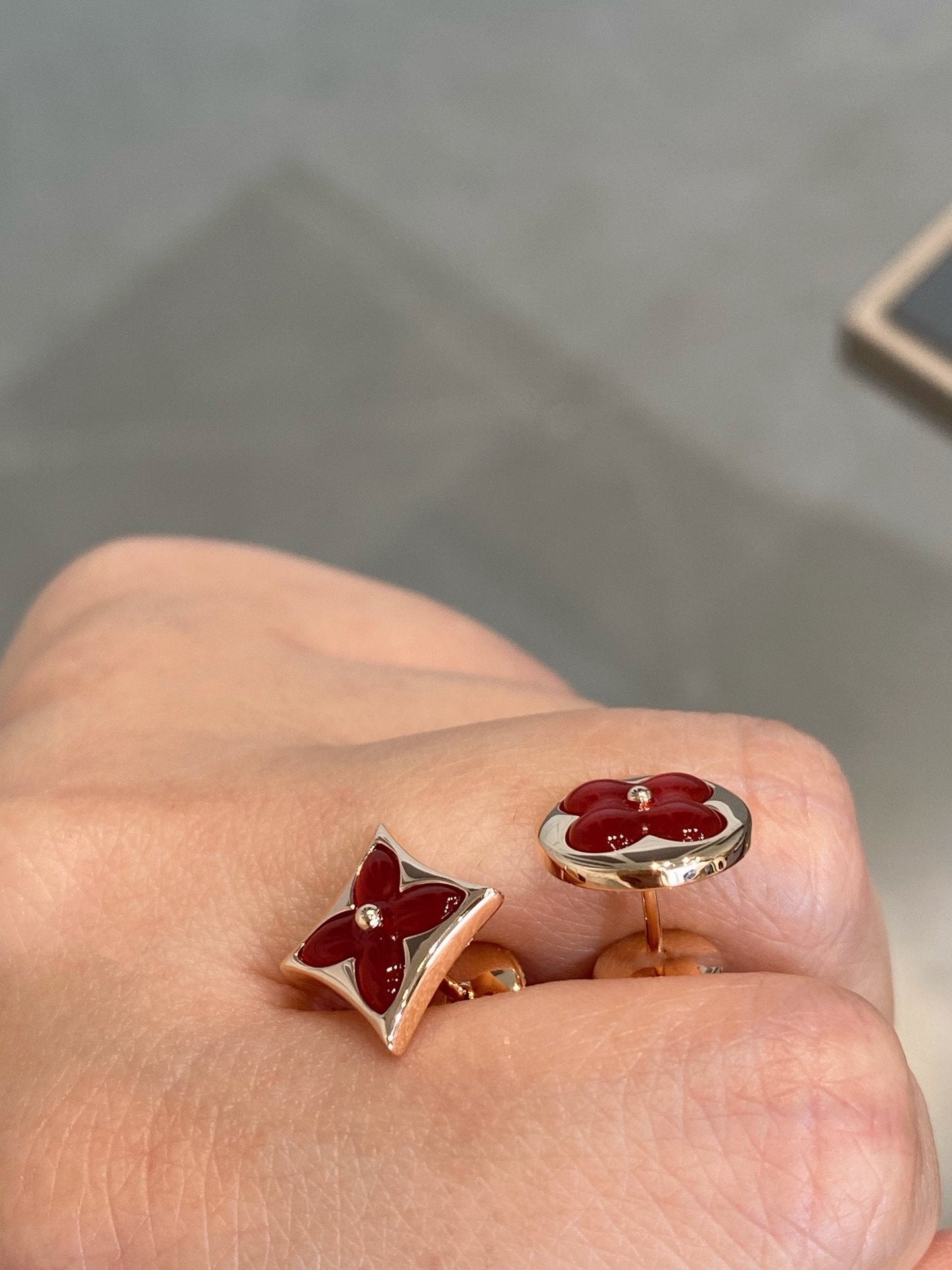 [Charm Aries Jewelry]STAR AND SUN PINK GOLD CARNELIAN STUD EARRINGS