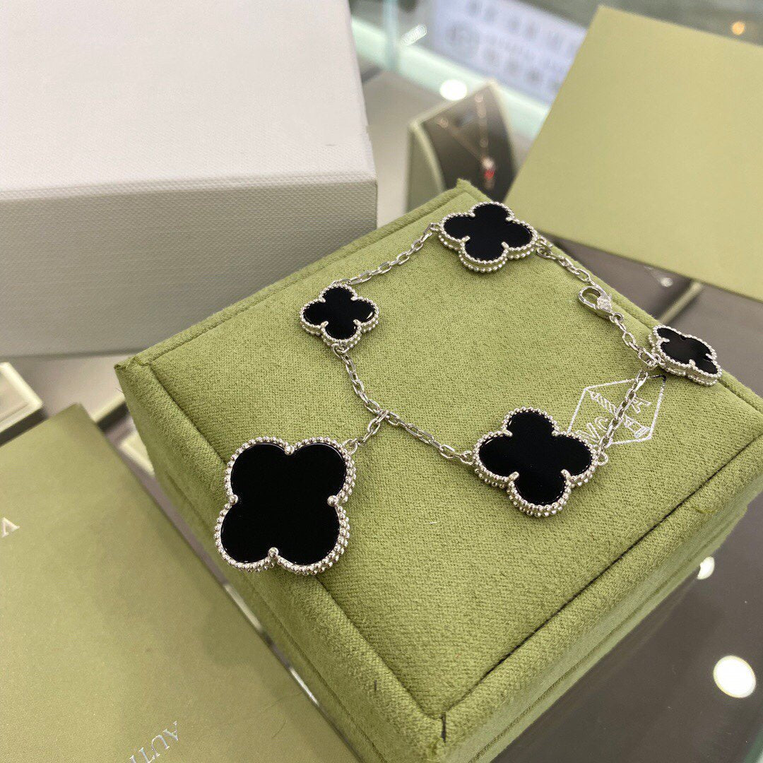 [Charm Aries Jewelry]CLOVER 5 MOTIFS SIVLER ONYX BRACELET
