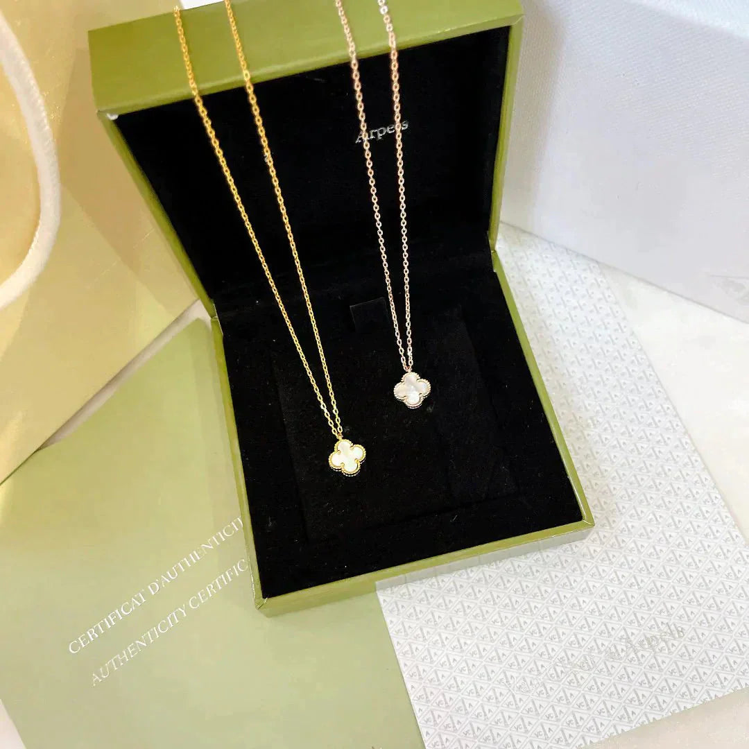 [Charm Aries Jewelry]CLOVER MINI 9.5MM WHITE MOTHER-OF-PEARL NECKLACE