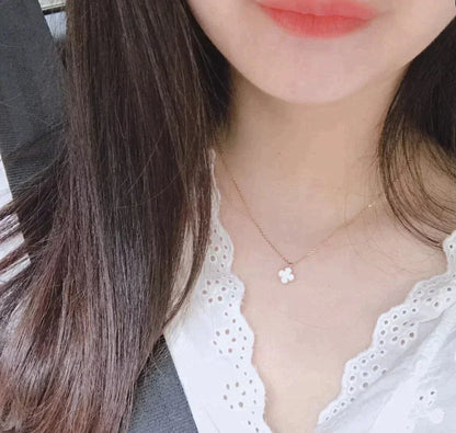 [Charm Aries Jewelry]CLOVER MINI 9.5MM WHITE MOTHER-OF-PEARL NECKLACE