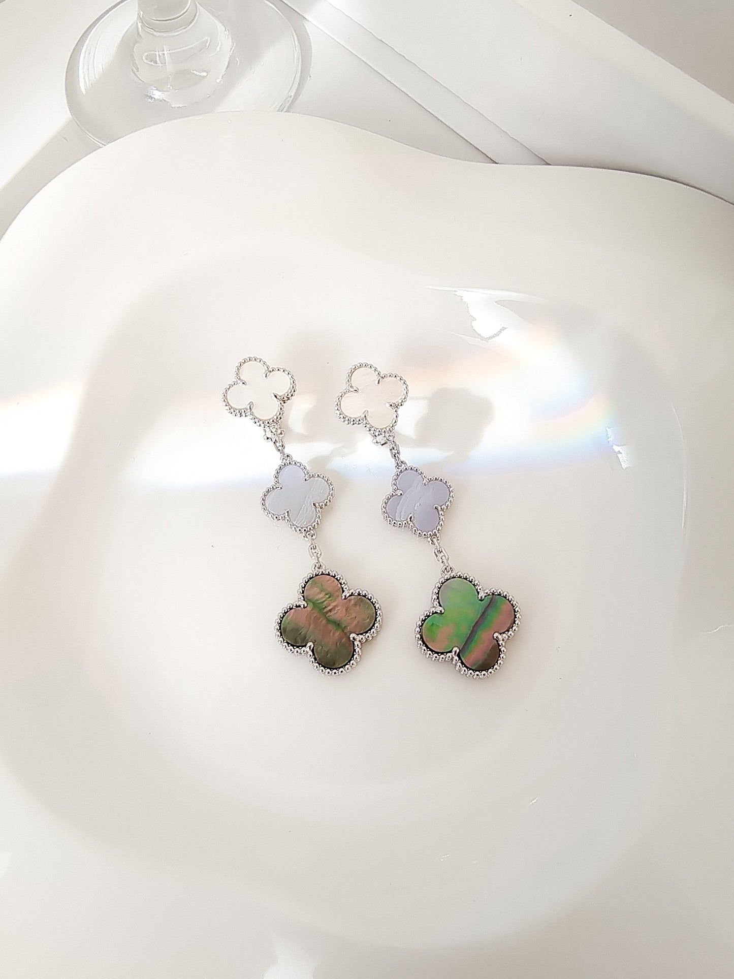 [Charm Aries Jewelry]CLOVER 3 MOTIFS CHALCEDONY DARK MOP SILVER EARRINGS