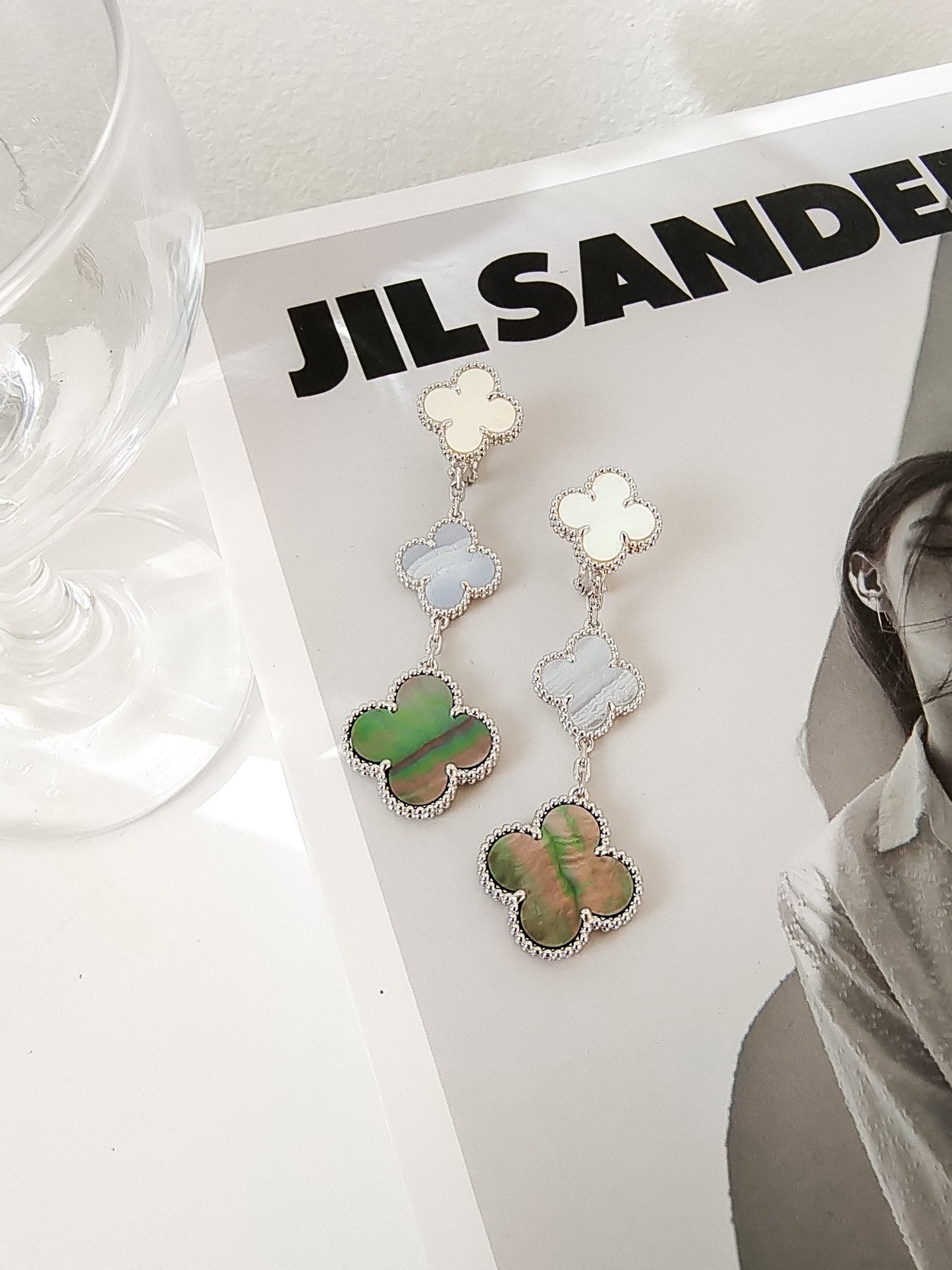 [Charm Aries Jewelry]CLOVER 3 MOTIFS CHALCEDONY DARK MOP SILVER EARRINGS