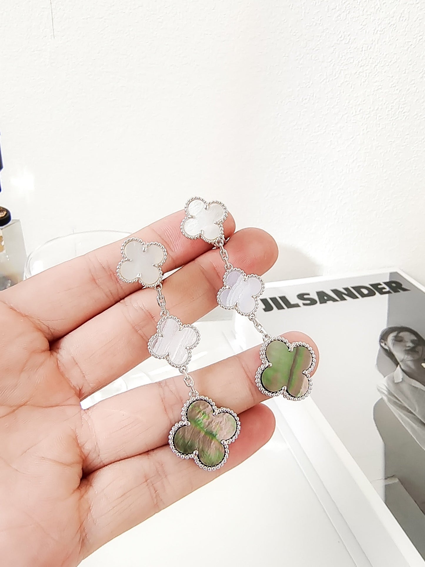[Charm Aries Jewelry]CLOVER 3 MOTIFS CHALCEDONY DARK MOP SILVER EARRINGS