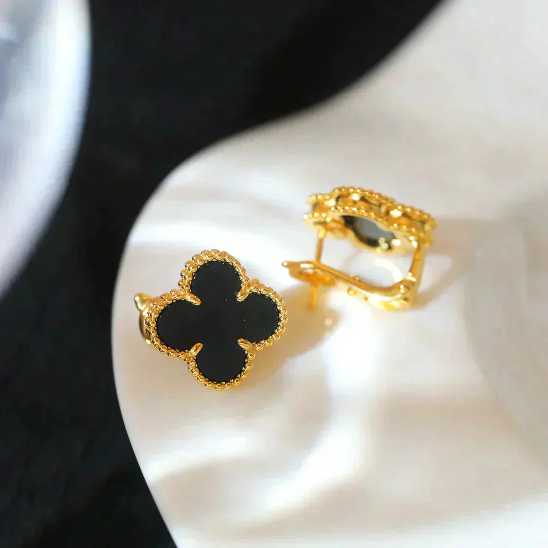 [Charm Aries Jewelry]CLOVER MEDIUM 1 MOTIFS  ONYX STUD EARRINGS
