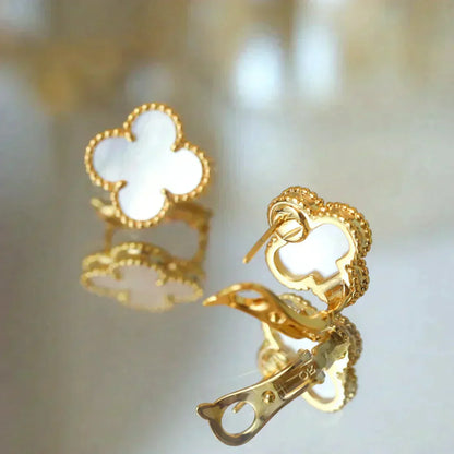 [Charm Aries Jewelry]CLOVER MEDIUM 1 MOTIFS  WHITE MOP STUD EARRINGS