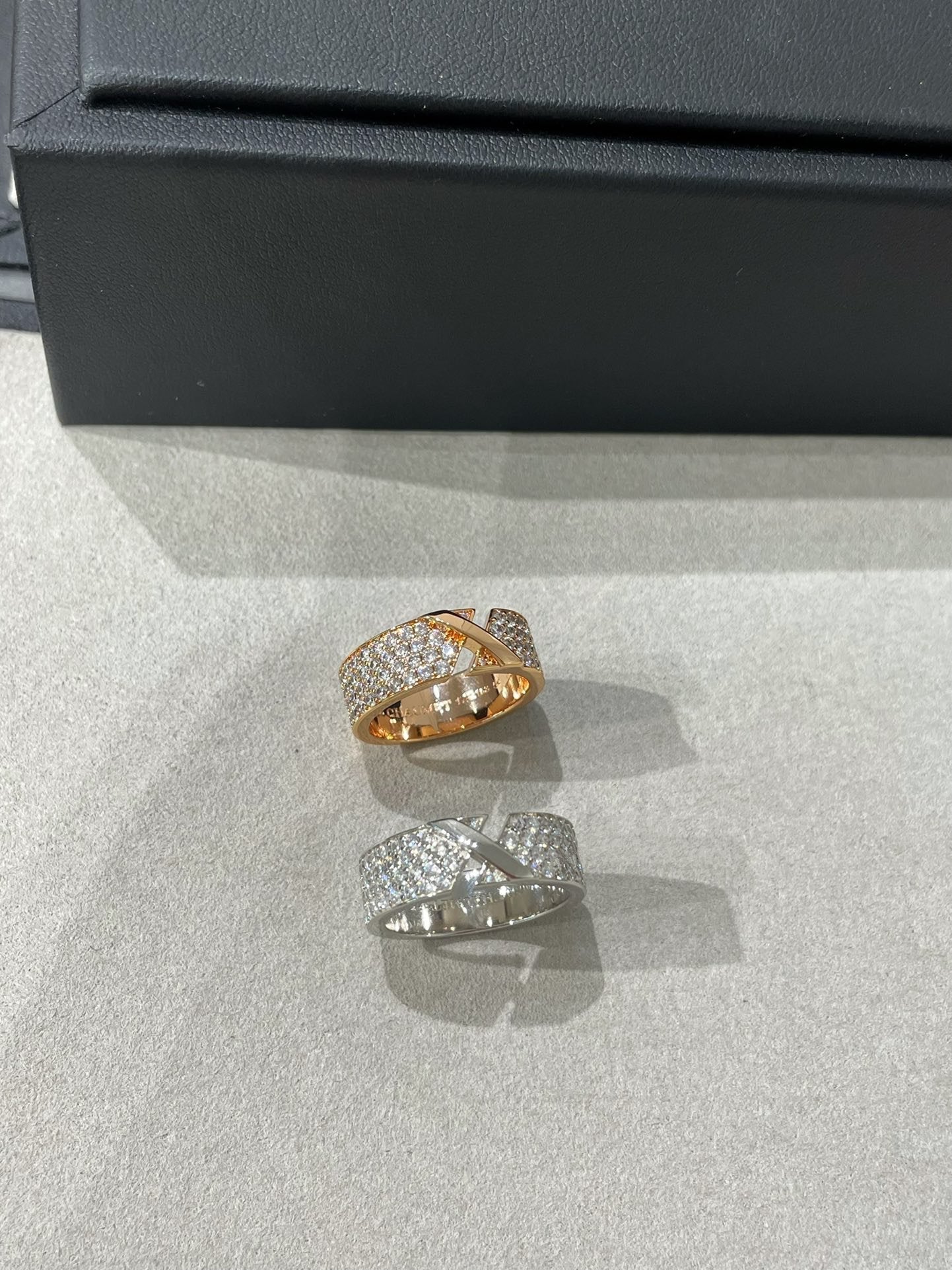 [Charm Aries Jewelry]LIENS EVIDENCE  DIAMOND PAVED RING