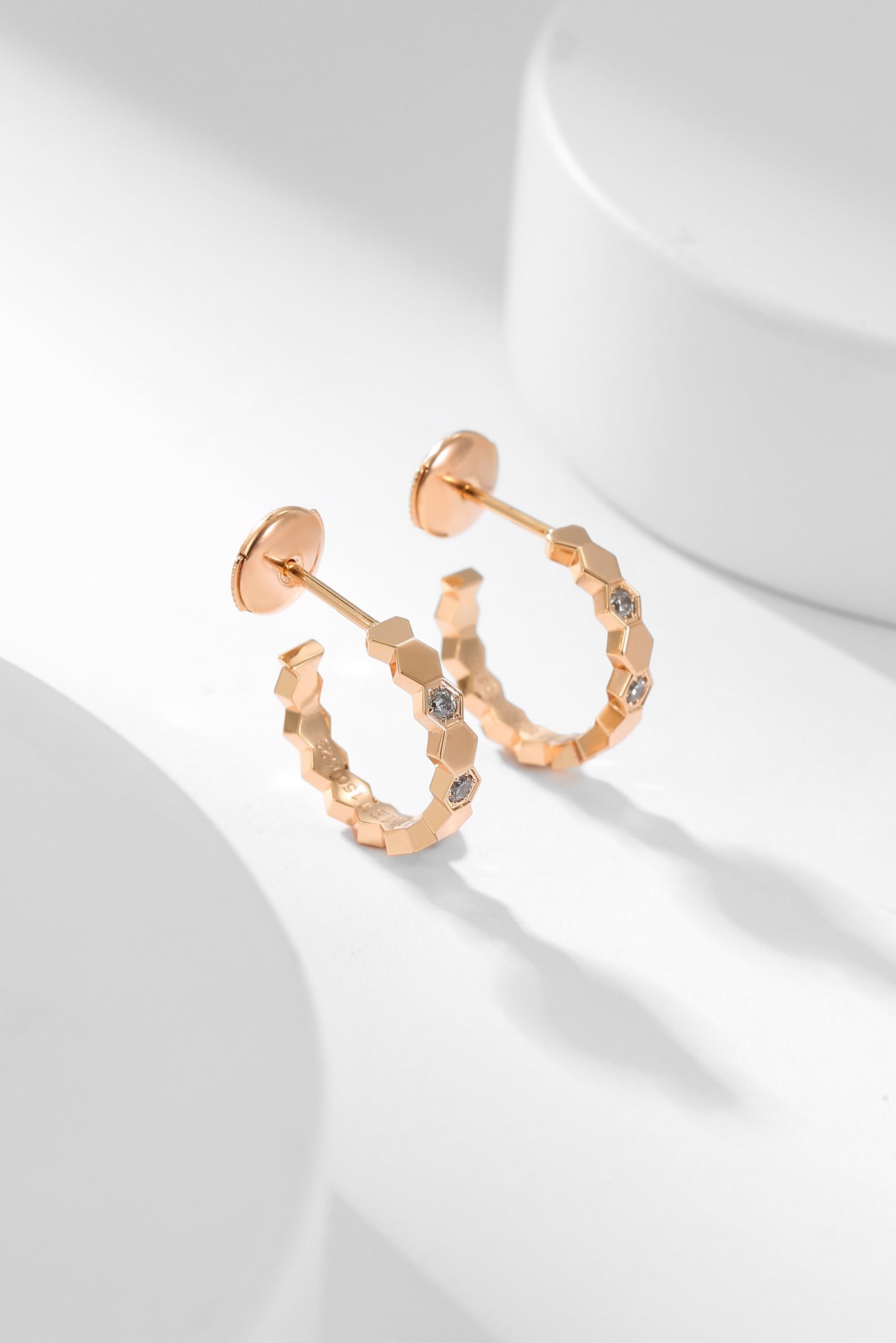 [Charm Aries Jewelry]BEE LOVE DIAMOND HOOP EARRINGS