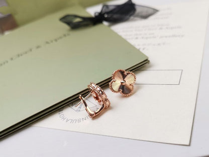 [Charm Aries Jewelry]CLOVER MEDIUM STUD EARRINGS