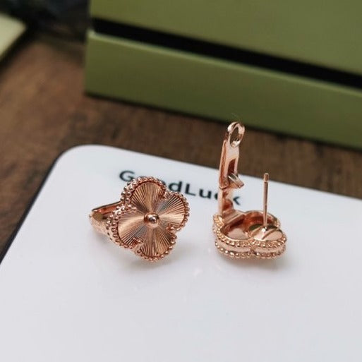 [Charm Aries Jewelry]CLOVER MEDIUM STUD EARRINGS