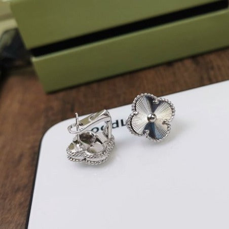 [Charm Aries Jewelry]CLOVER MEDIUM STUD EARRINGS