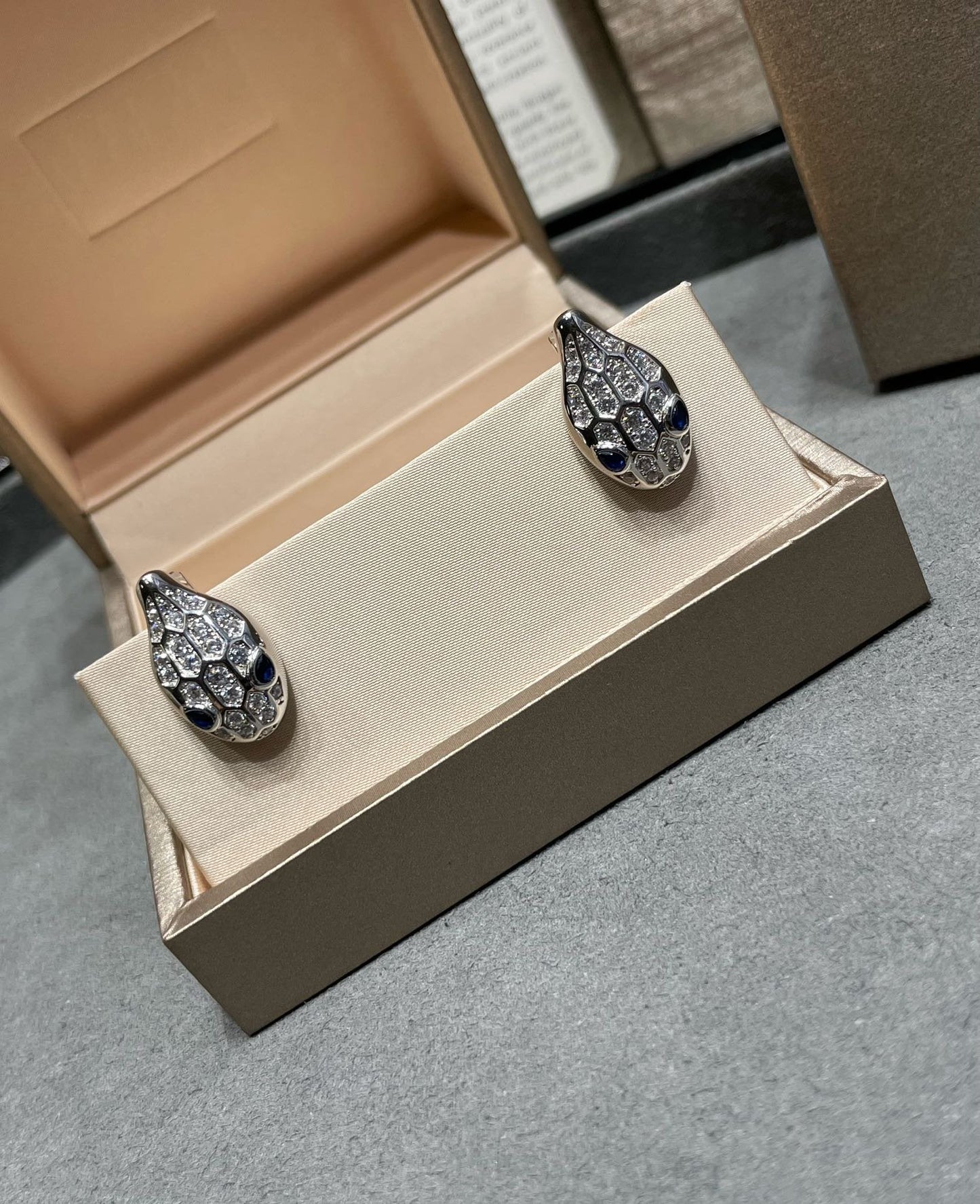 [Charm Aries Jewelry]SERPENT DIAMOND STUD EARRINGS