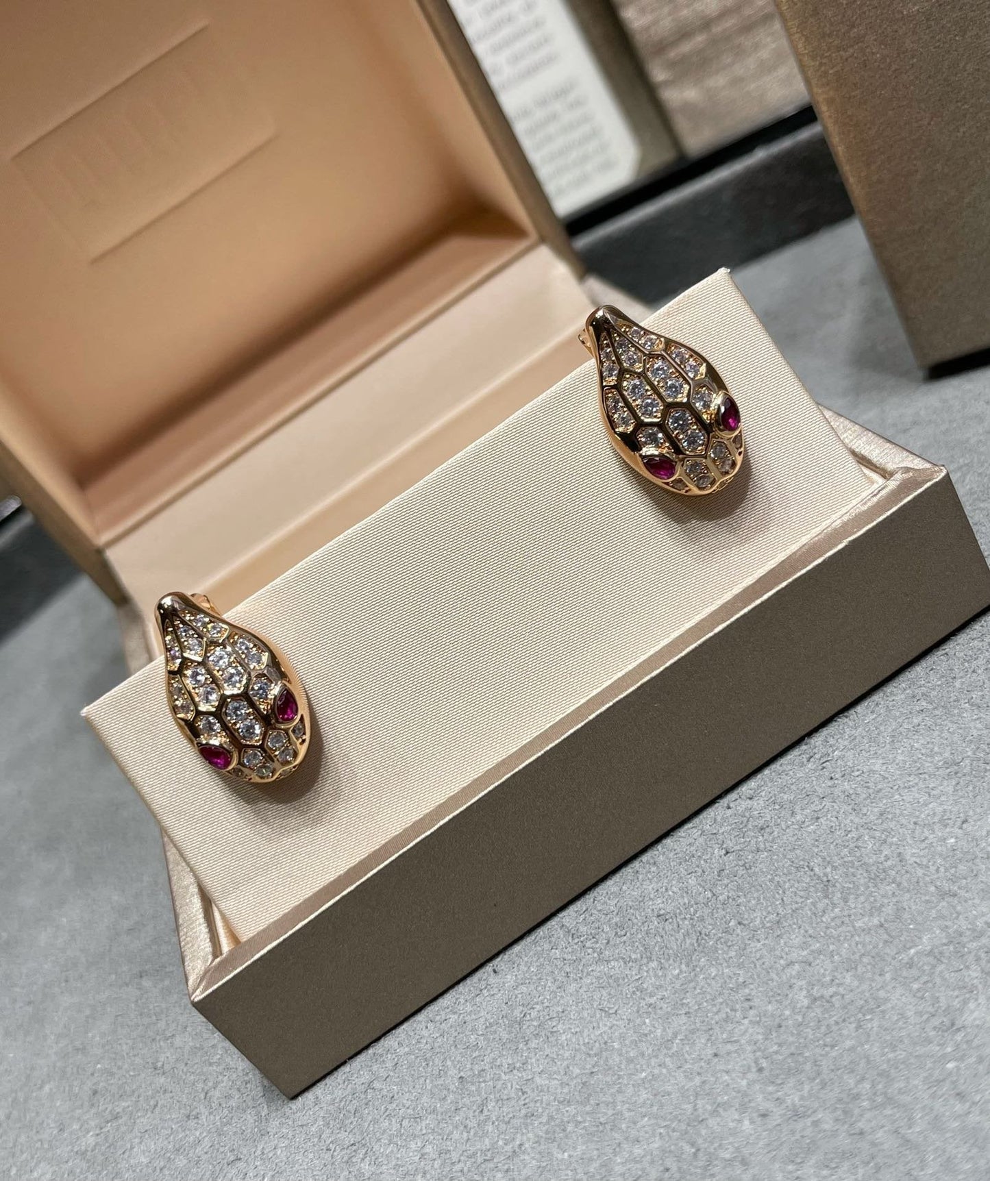[Charm Aries Jewelry]SERPENT DIAMOND STUD EARRINGS