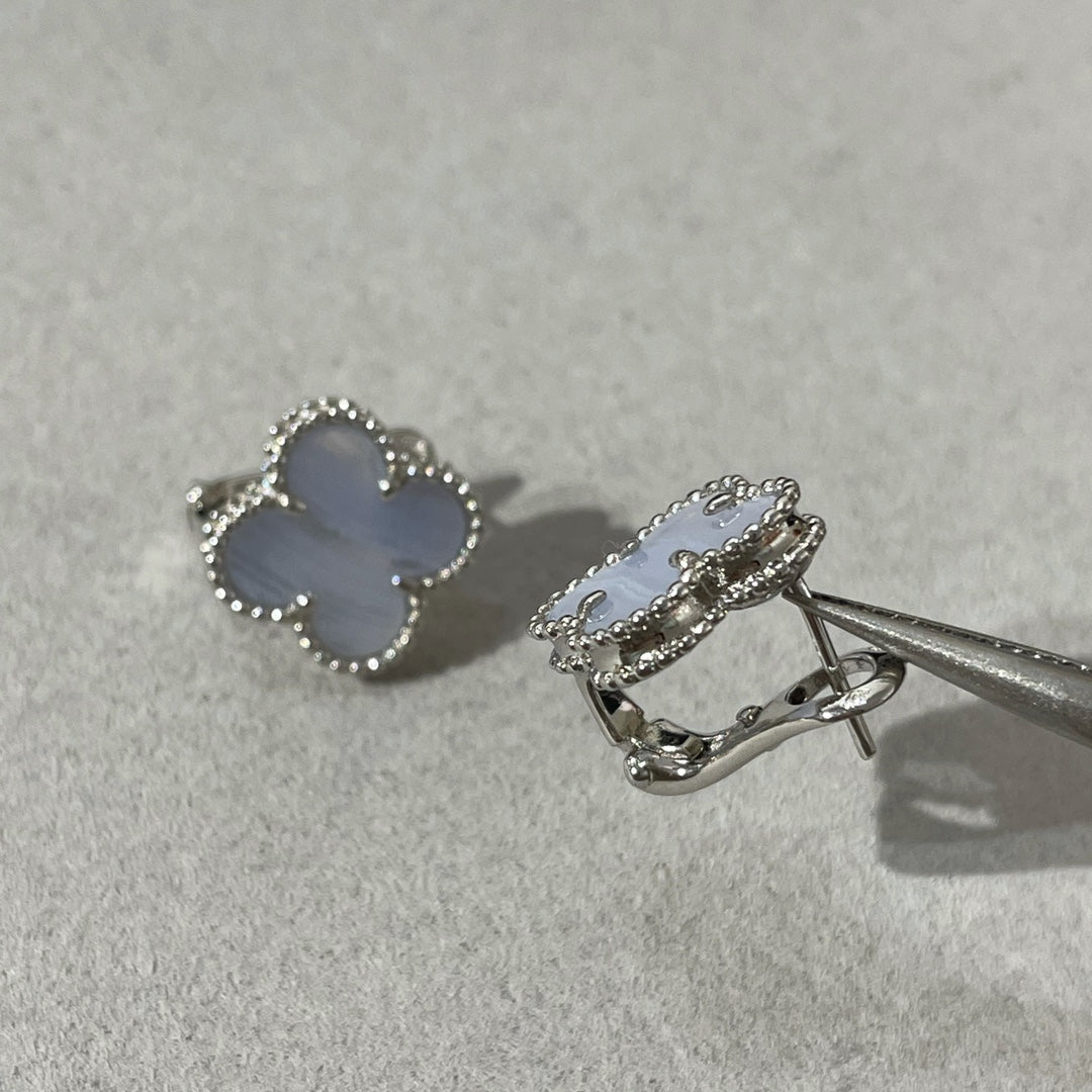 [Charm Aries Jewelry]CLOVER CHALCEDONY SILVER STUD EARRINGS