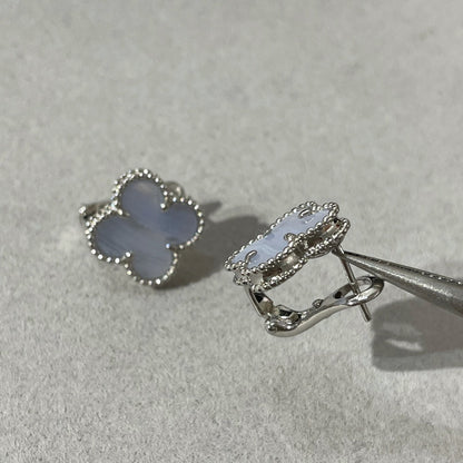 [Charm Aries Jewelry]CLOVER CHALCEDONY SILVER STUD EARRINGS