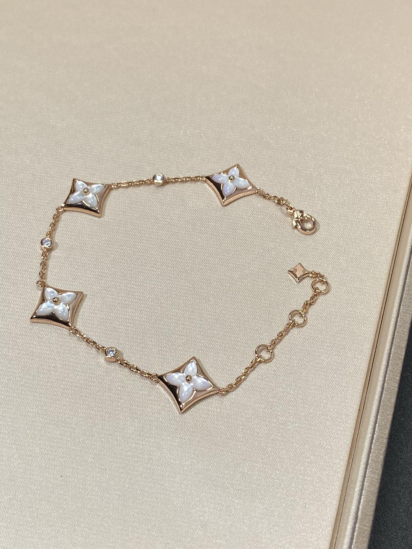 [Charm Aries Jewelry]STAR 4 MOTIF MOP DIAMOND PINK GOLD BRACELET