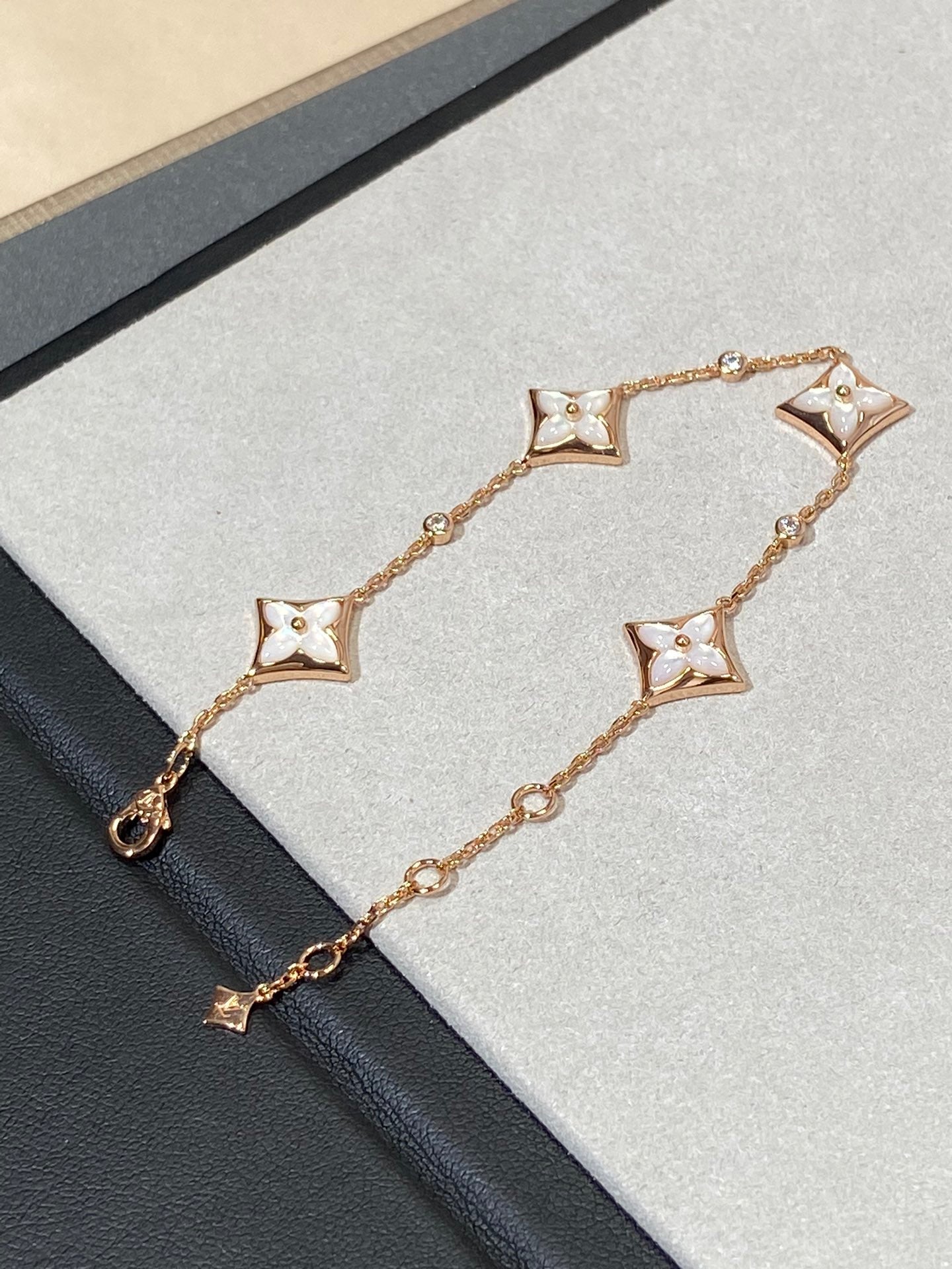 [Charm Aries Jewelry]STAR 4 MOTIF MOP DIAMOND PINK GOLD BRACELET