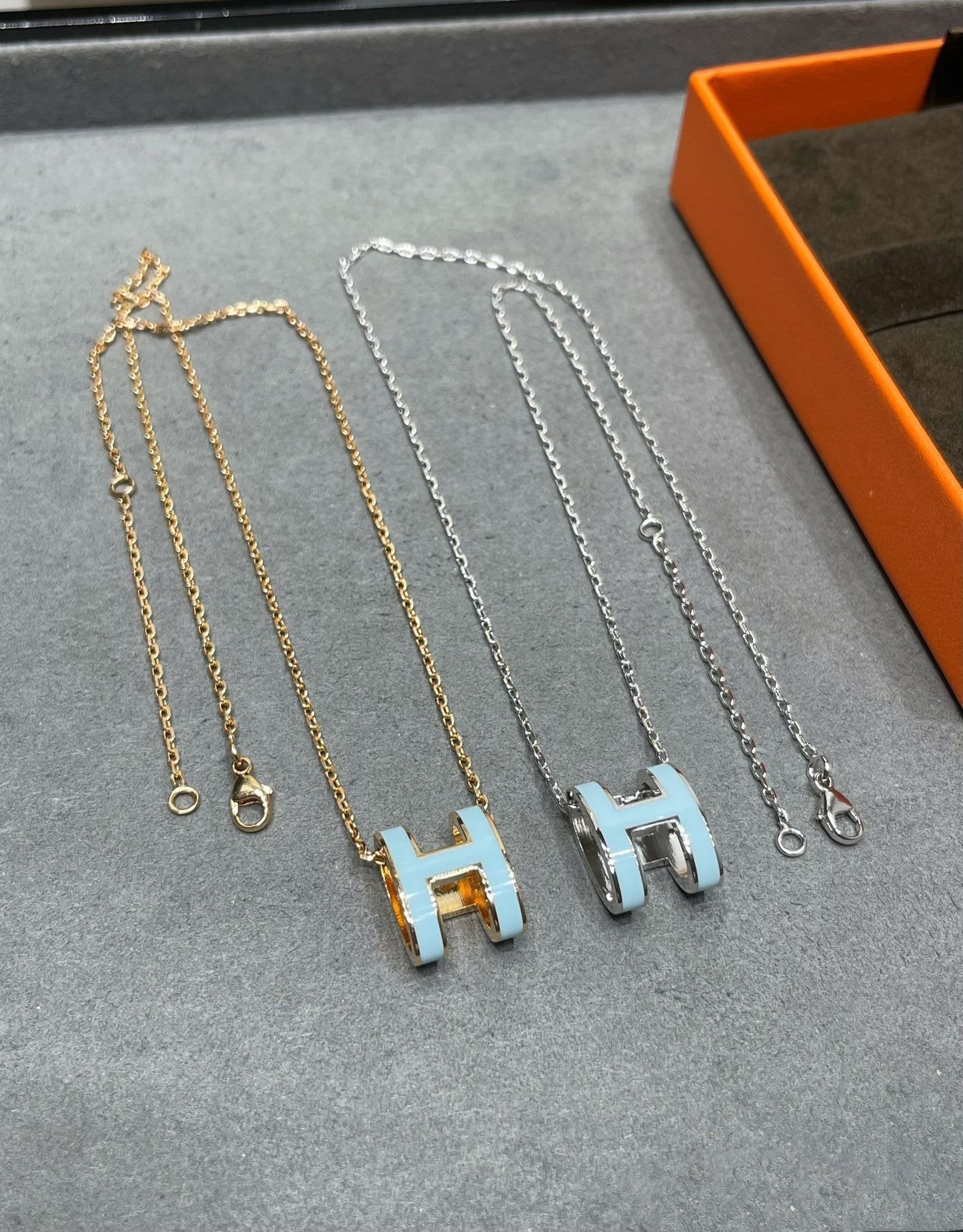 [Charm Aries Jewelry]POP H SKY BLUE NECKLACE