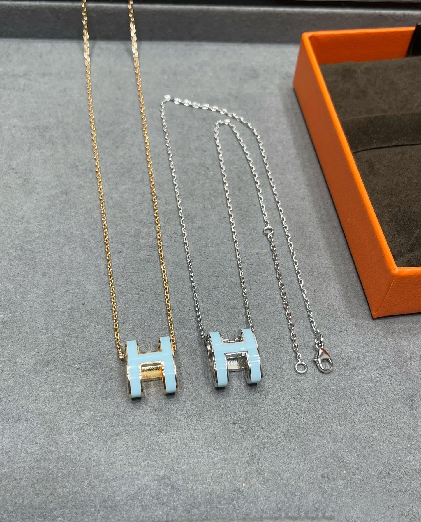 [Charm Aries Jewelry]POP H SKY BLUE NECKLACE