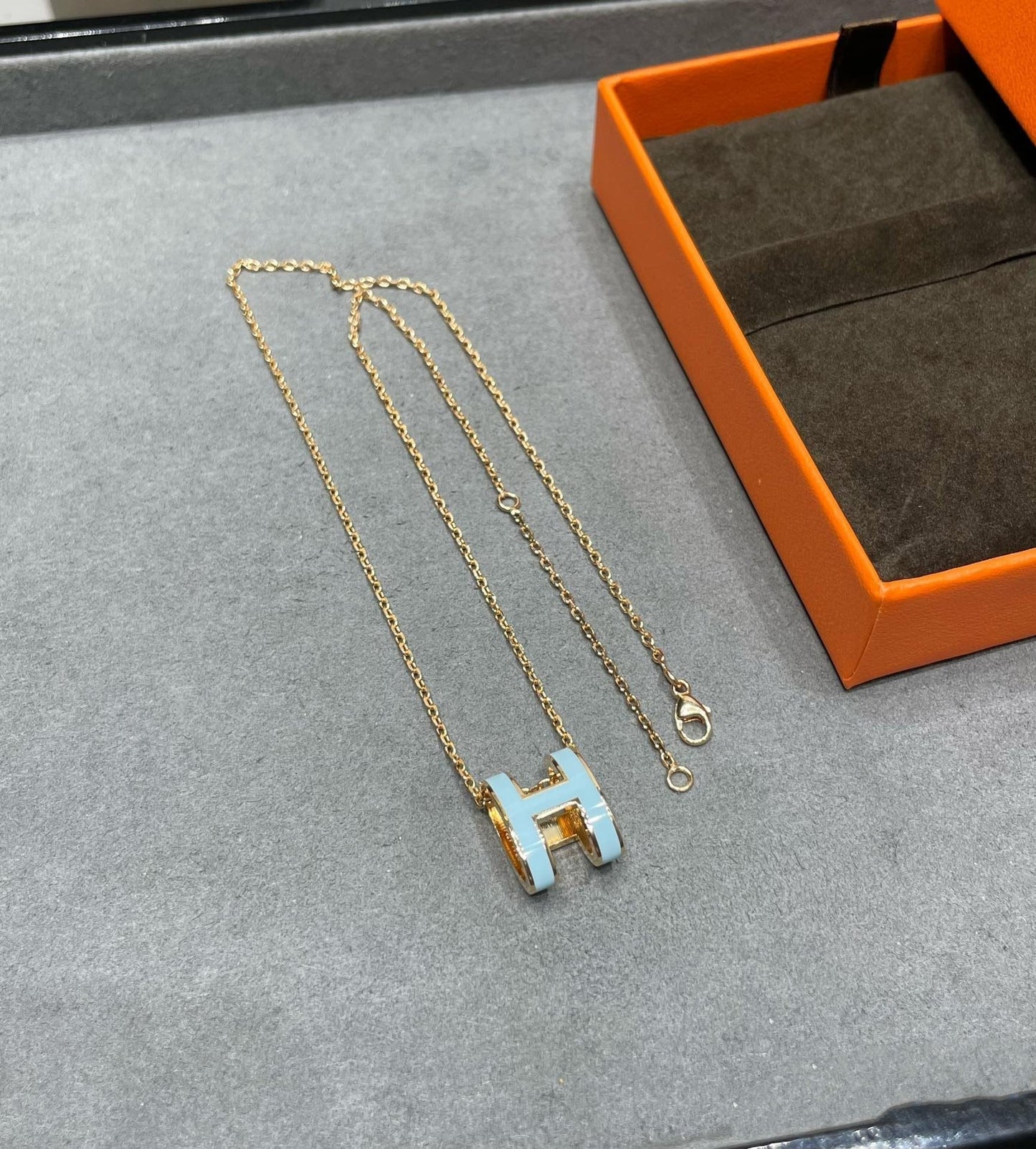[Charm Aries Jewelry]POP H SKY BLUE NECKLACE