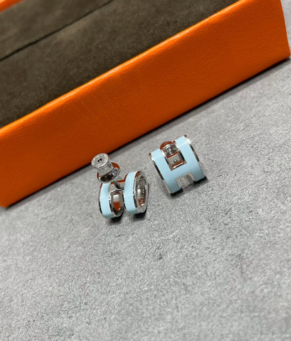 [Charm Aries Jewelry]POP H SKY BLUE STUD EARRINGS