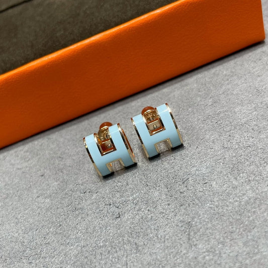 [Charm Aries Jewelry]POP H SKY BLUE STUD EARRINGS