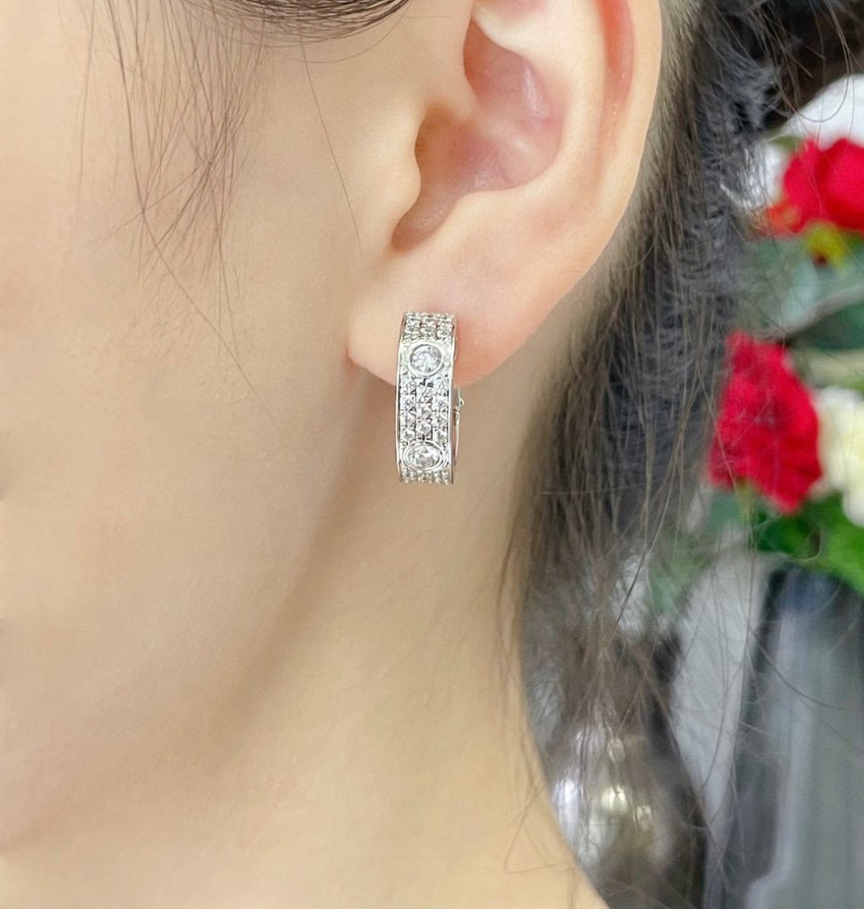 [Charm Aries Jewelry]LOVE 5.5MM DIAMOND PAVED EARRINGS