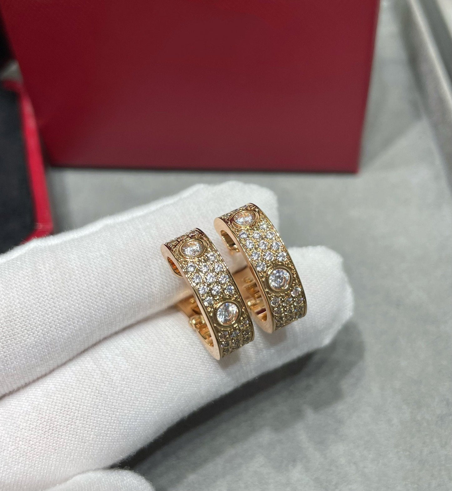 [Charm Aries Jewelry]LOVE 5.5MM DIAMOND PAVED EARRINGS