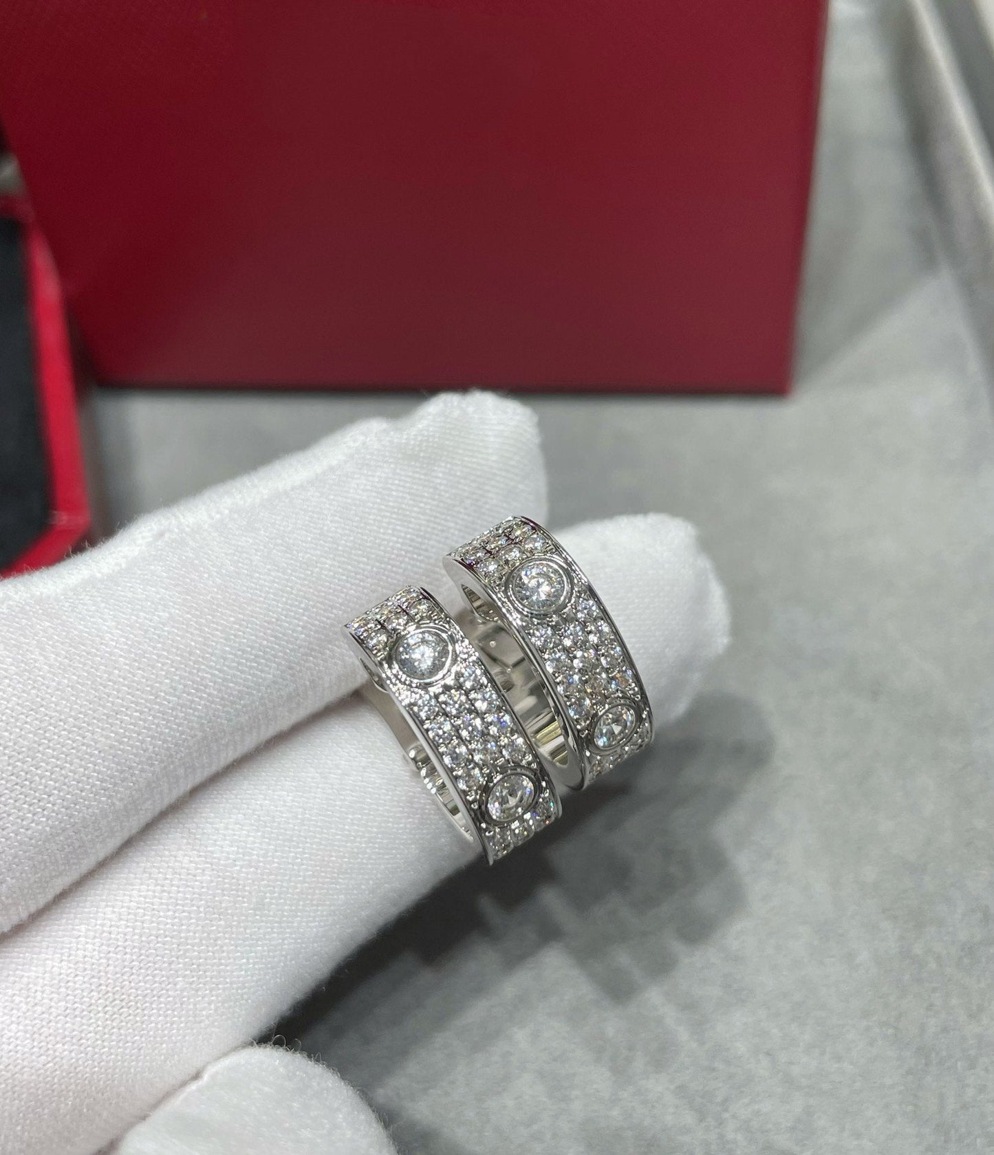 [Charm Aries Jewelry]LOVE 5.5MM DIAMOND PAVED EARRINGS