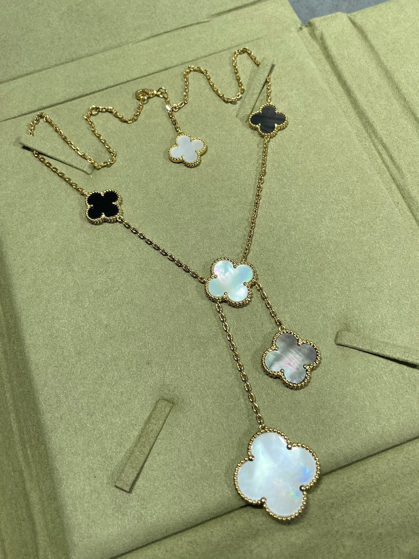 [Charm Aries Jewelry]CLOVER 6 MOTIF MOP ONYX GOLD NECKLACE