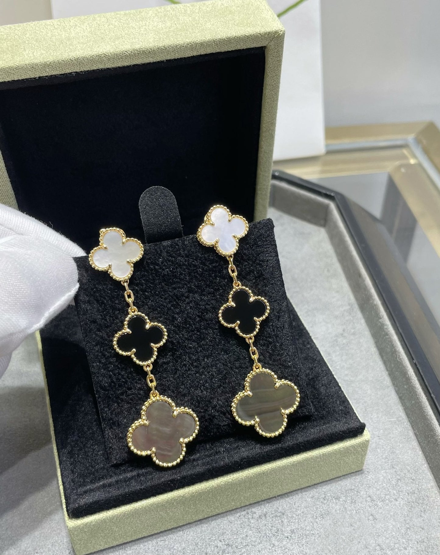 [Charm Aries Jewelry]CLOVER 3 MOTIF MOP ONYX DARK MOP PINK GOLD EARRINGS