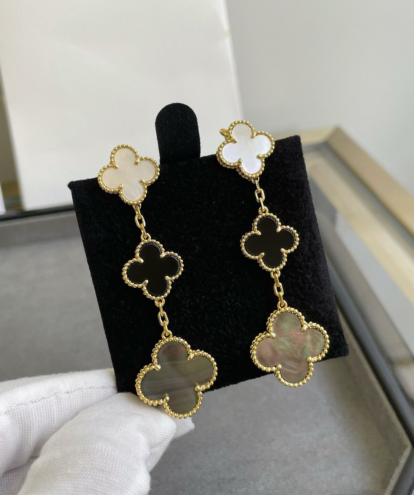 [Charm Aries Jewelry]CLOVER 3 MOTIF MOP ONYX DARK MOP PINK GOLD EARRINGS
