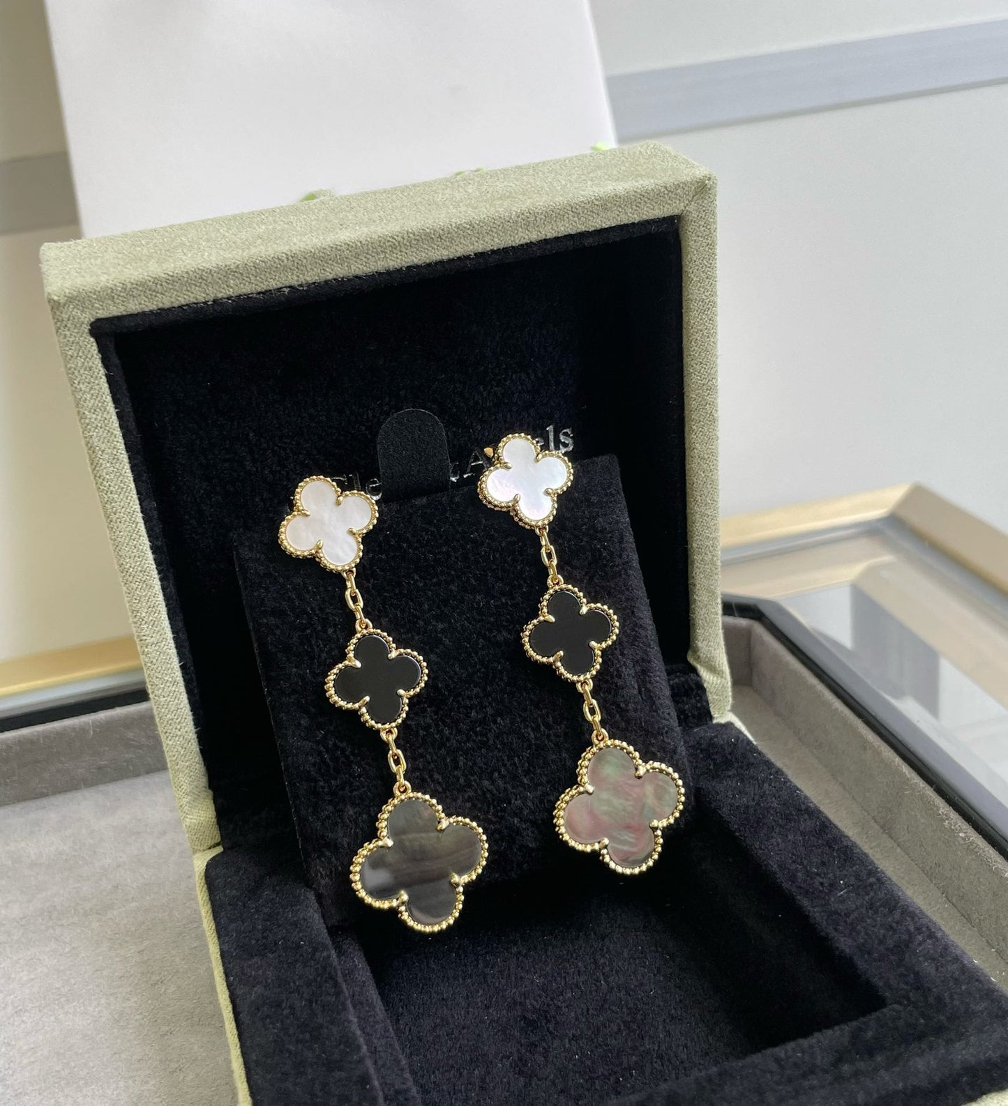[Charm Aries Jewelry]CLOVER 3 MOTIF MOP ONYX DARK MOP PINK GOLD EARRINGS