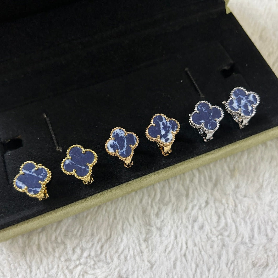 [Charm Aries Jewelry]CLOVER PIETERSITE MEDIUM STUD EARRINGS