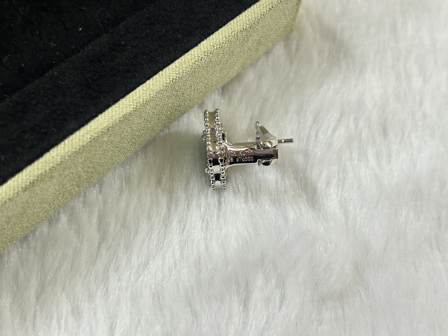 [Charm Aries Jewelry]CLOVER PIETERSITE MEDIUM STUD EARRINGS