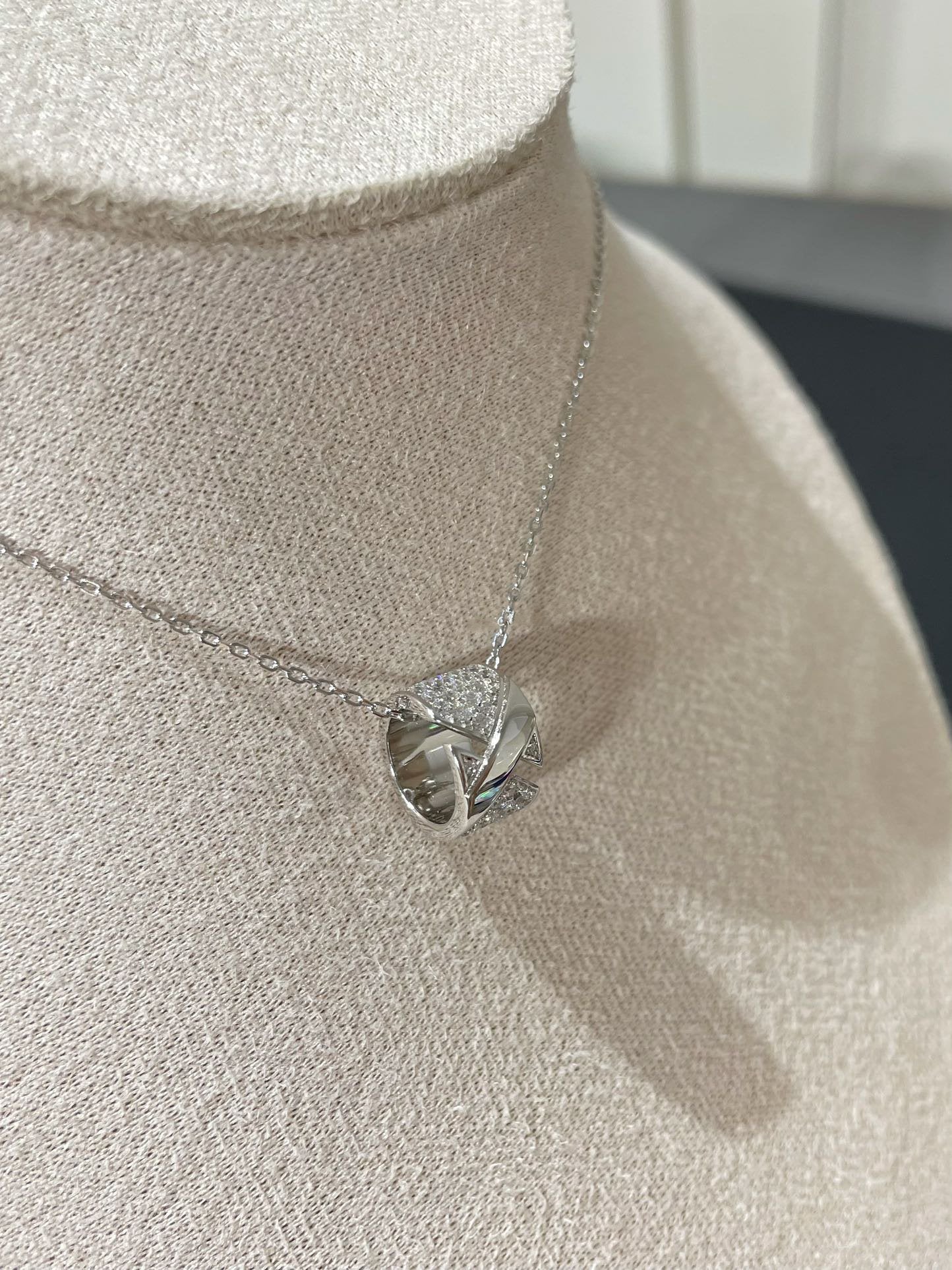 [Charm Aries Jewelry]LIENS EVIDENCE DIAMOND PAVED NECKLACE