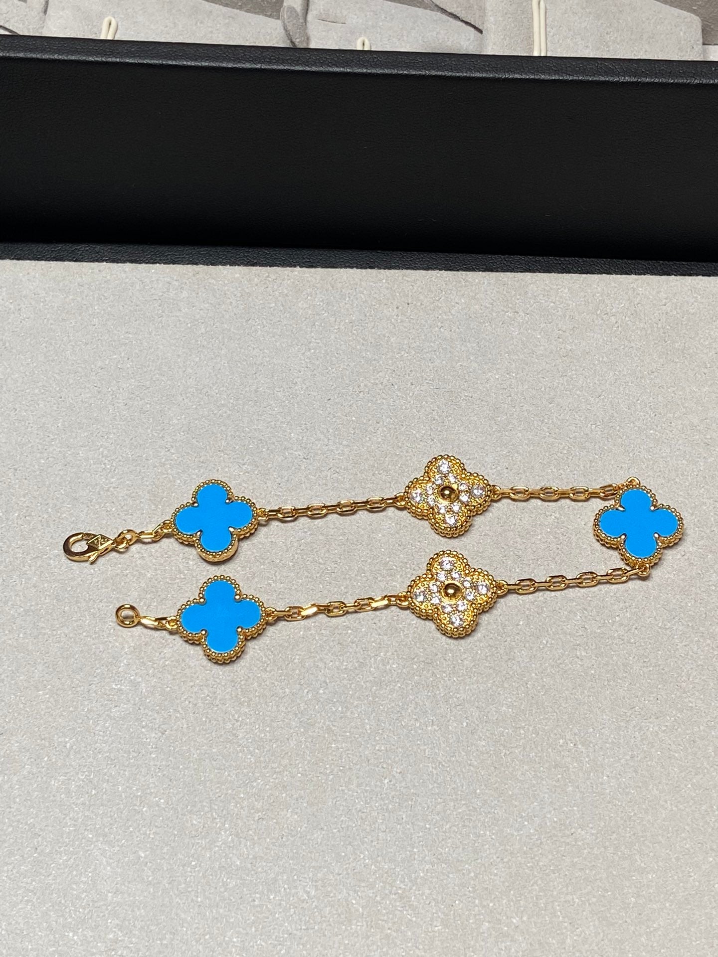 [Charm Aries Jewelry]CLOVER 5 MOTIF BLUE CHALCEDONY DIAMOND GOLD BRACELET