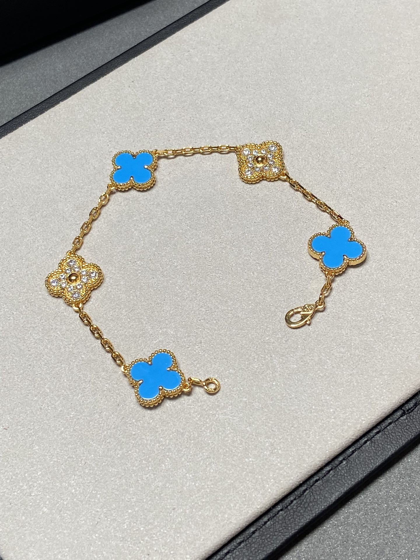 [Charm Aries Jewelry]CLOVER 5 MOTIF BLUE CHALCEDONY DIAMOND GOLD BRACELET