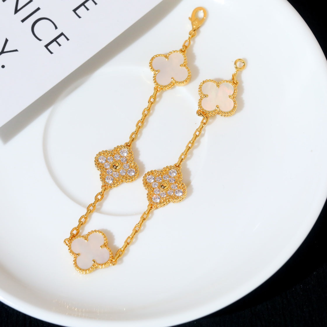 [Charm Aries Jewelry]CLOVER BRACELET 5 MOTIF WHITE MOP DIAMOND