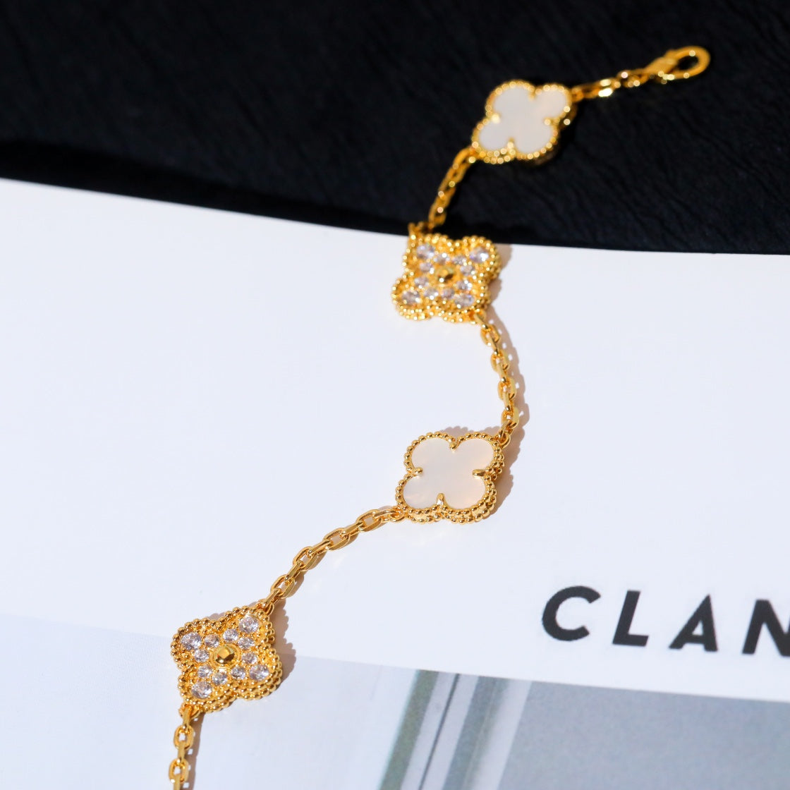 [Charm Aries Jewelry]CLOVER BRACELET 5 MOTIF WHITE MOP DIAMOND
