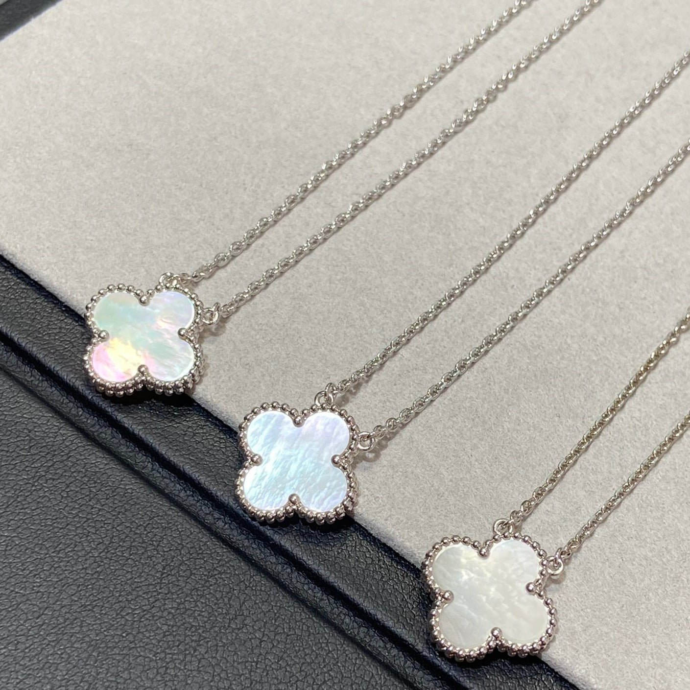 [Charm Aries Jewelry]CLOVER MEDIUM SILVER WHITE MOP NECKLACE