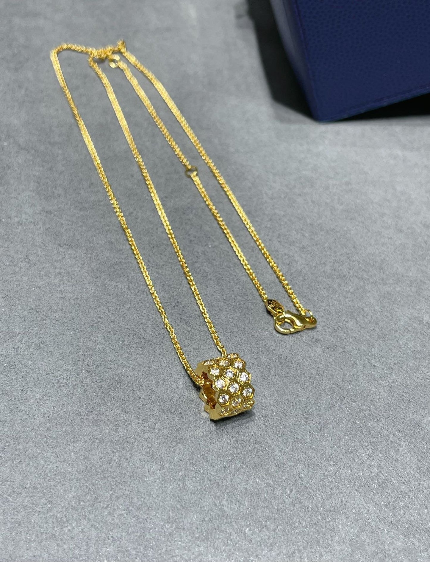 [Charm Aries Jewelry]BEE LOVE DIAMOND PAVED 3 ROW NECKLACE