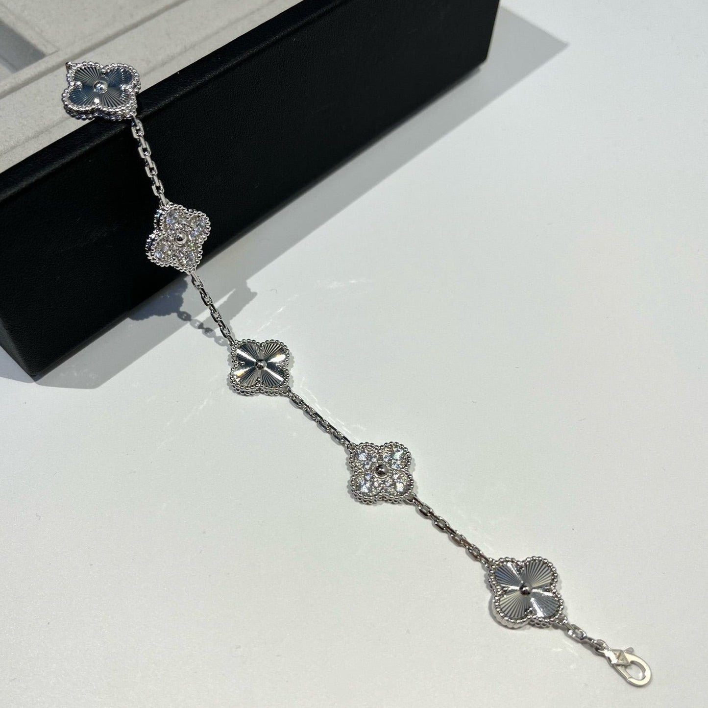 [Charm Aries Jewelry]CLOVER 5 MOTIF SILVER DIAMOND BRACELET